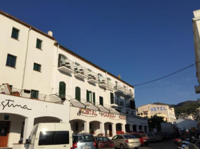 Гостиница Hostal Marina Cadaqués  Кадакес